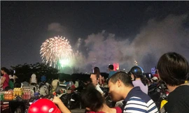 Mãn nhãn màn pháo hoa mừng 43 năm đất nước thống nhất