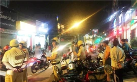 Lực lượng chức năng có mặt xử lý vụ việc