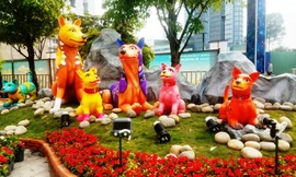 Đường hoa Nguyễn Huệ được trang hoàng ra sao?