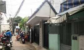 Con hẻm xảy ra sự việc.