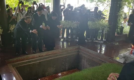 Cố Thủ tướng Phan Văn Khải hòa mình vào lòng đất mẹ Củ Chi