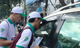 Ngày đầu tăng phí đỗ xe lòng đường TPHCM: Lộ nhiều bất cập