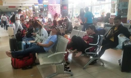 Bến xe ở Sài Gòn vẫn tấp nập hành khách chiều 30 Tết