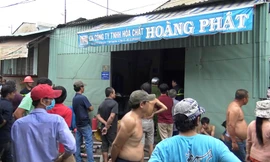 Khu vực nhà kho bị cháy nằm sâu trong hẻm nhỏ.