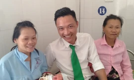 Tài xế Nguyễn Xuân Thọ hỗ trợ sản phụ sinh con thành công.