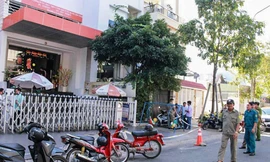 Lực lượng chức năng phong toả hiện trường để điều tra vụ việc.