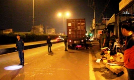 Lực lượng chức năng xử lý vụ việc.