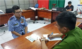 Lê Tấn Phát tại công an.