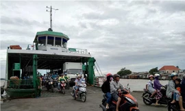 Tất cả các bến phà ở TPHCM bị cấm hoạt động từ 19h tối nay.