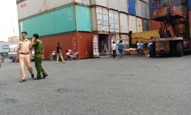 Lực lượng chức năng điều tra vụ việc.