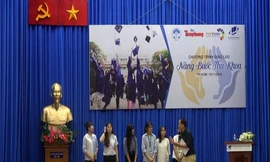 65 Thủ khoa 'cháy' hết mình trong đêm gala