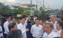 PCT UBND TPHCM kiểm tra công tác khắc phục cầu Long Kiểng chiều 22/1.