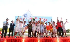 THPT Trương Định vỡ oà trong chiến thắng