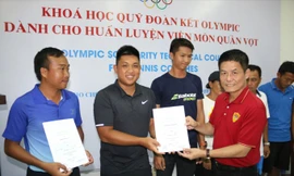 Dàn HLV quần vợt Việt Nam hoàn thành khoá học chuẩn quốc tế