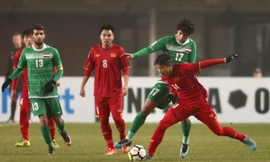 Phan Văn Đức (áo đỏ, số 14) là ngôi sao mới của bóng đá Việt Nam