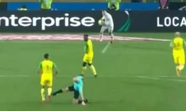 Trọng tài Tony Chapron nhận án phạt cực nặng 