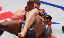Cựu võ sỹ UFC bất tỉnh vì đòn siết cực hiểm