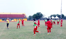 Mục kích tuyển nữ Việt Nam 'luyện công' trước tứ kết ASIAD