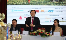 Nhà báo Lê Xuân Sơn, Tổng biên tập báo Tiền Phong, Giám đốc Quỹ Hỗ trợ Tài năng trẻ Việt Nam phát biểu tại buổi họp báo. Ảnh: Như Ý