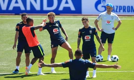 Các cầu thủ Brazil trong buổi tập đầu tiên ở Nga
