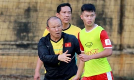 Vì sao HLV Park Hang- seo 'xin thẻ' cho thủ môn đối phương?