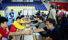 ĐT cờ vua nam Việt Nam gặp tuyển Pháp.