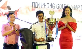 Nhà vô địch nhí của Tiền Phong Golf Championship trong mắt người thân