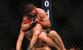 Bị Khabib đánh tơi tả, võ sĩ McGregor phải nghỉ đấu cả tháng