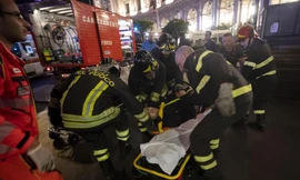 Hàng chục fan bóng đá bị thương khi thang cuốn bất ngờ tăng tốc