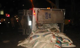 Hơn 100 thanh niên cứu người bị xe tải cán