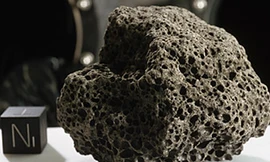 50 năm lưu lạc của 5 viên đá mặt trăng