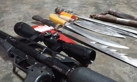 Nhiều vũ khí, hung khí phát hiện tại phòng ngủ của T.V.T.