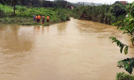 Tìm kiếm nạn nhân ở suối Darsal