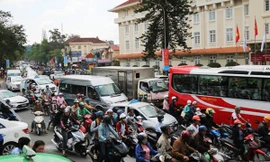  Ùn tắc giao thông trên đường Trần Phú 