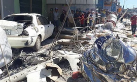 nhà cửa, ô tô bị xe tải tông