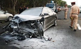 Hai ô tô tông trực diện trên cao tốc, 4 người thương vong