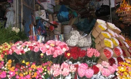 Hoa đẹp, giá rẻ, bày bán ê hề ở chợ Đà Lạt mùa Valentine