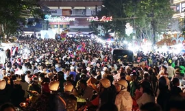 Chợ đêm Đà Lạt đông nghẹt khách