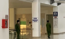 Việc bắt và khám xét diễn ra tại nơi làm việc của bà Liên.