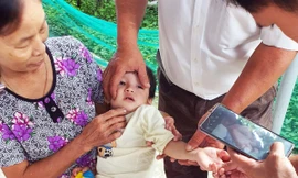 Khám sàng lọc bệnh tay chân miệng cho học sinh