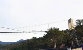 Một góc công trình cầu đáy kính