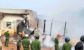 Lực lượng chức năng chữa cháy