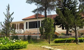 cấm tập trung đông người xung quanh trụ sở UBND tỉnh.