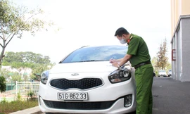 Một ô tô nhom đối tượng chiếm đoạt rồi rao bán 