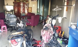 2 chiếc xe máy bị đốt cháy