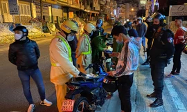 Bắt giữ cả trăm đối tượng đua xe, lạng lách đêm khuya 