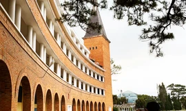 Kiến trúc cong hình vòng cung duyên dáng