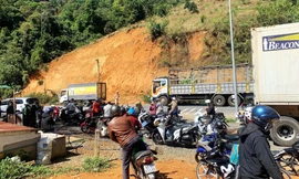 Giao thông trên đèo Bảo Lộc bị ách tắc nhiều giờ.