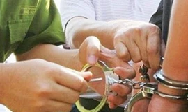 Bắt quả tang chấp hành viên nhận tiền ‘chạy án’