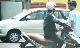 'Cò' đặc sản đeo bám khách